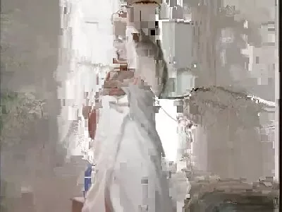اتنی خوبصورت سنہرے بالوں والی گرل فرینڈ جب والدین کے باہر ہوتے ہیں تو وہ ایک بلو جاب بناتی ہے، لعنت!