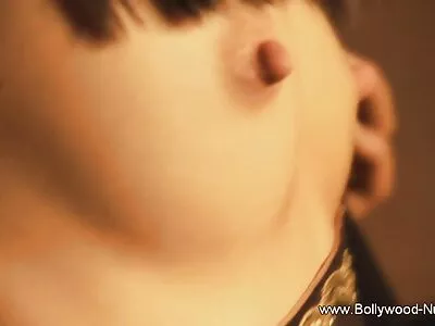 خوبصورت brunette milf بیوی کام کے بعد گھر میں awezone جنسی تفریحی ویڈیو بنائیں، لطف اندوز