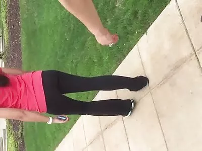 ٹینڈر بلی کے ساتھ گرل فرینڈ