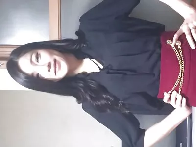 Busty چیز اس ویڈیو میں مشت زنی کرتی ہے۔