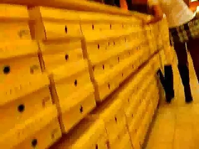 ایشیائی نوعمر بیب نے زور سے تھپڑ مارا۔