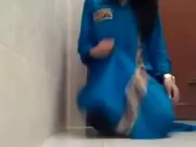 ایک گرم، منڈوا لنڈ نگلنے والی چھوٹی سی رنگت