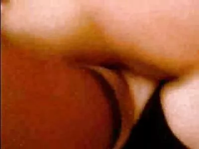 لڑکی جھک جاتی ہے اور ناشتے کے لیے چودتی ہے۔