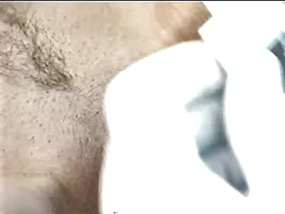 دو لڑکیاں ایک ڈیلڈو شیئر کرتی ہیں۔