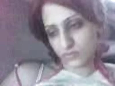 تو خوبصورت سنہرے بالوں والی MILF حیرت انگیز blowjobs، handjobs اور cumshot compilations، enjoy