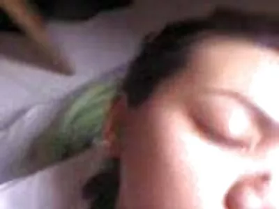 پیاری سنہرے بالوں والی teenie خوش اور چوسنے والا مرگا
