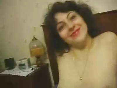 اتنی خوبصورت شرمیلی بیوی اتوار کو چرچ جانے کے بجائے اپنی پچھواڑے میں لنڈ کو ترجیح دیتی ہے، لات!