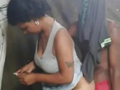 brunette لڑکی سے ٹینڈر blowjob